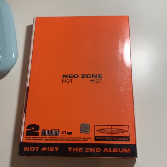 NCT 127 C-version (red) - Picture 6 of 6